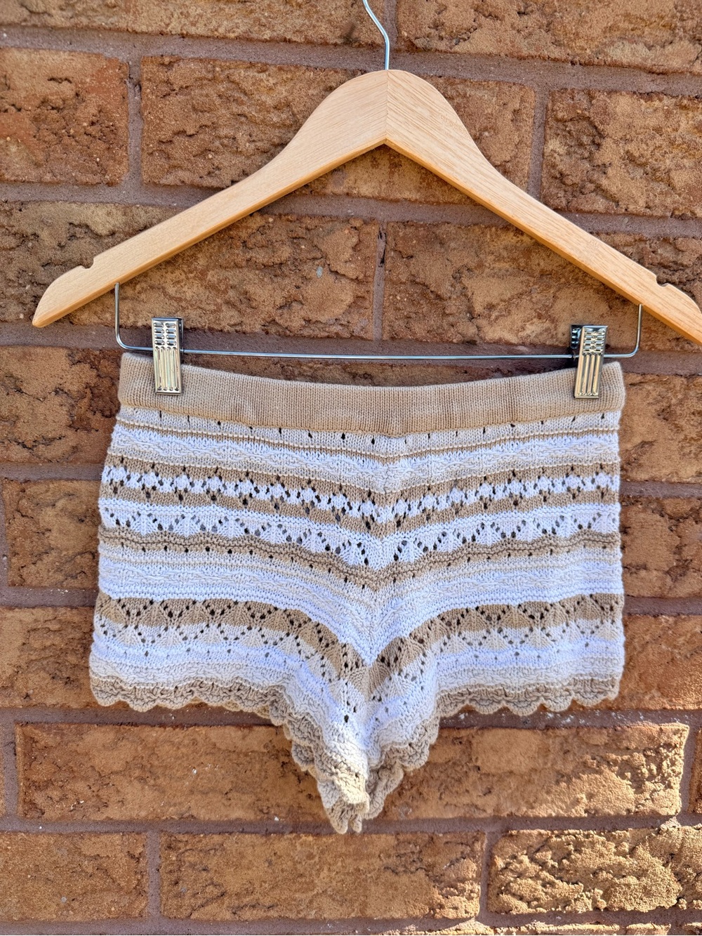 4/$25 • H&M Divided Tan and Cream Crochet Shorts